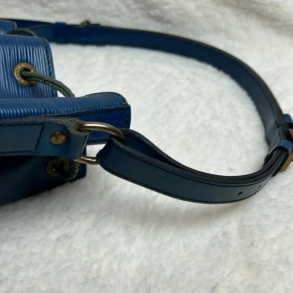Beautiful Louis Vuitton Noé Bucket & Drawstring Bag Blue Epi Leather - Picture 11 of 12